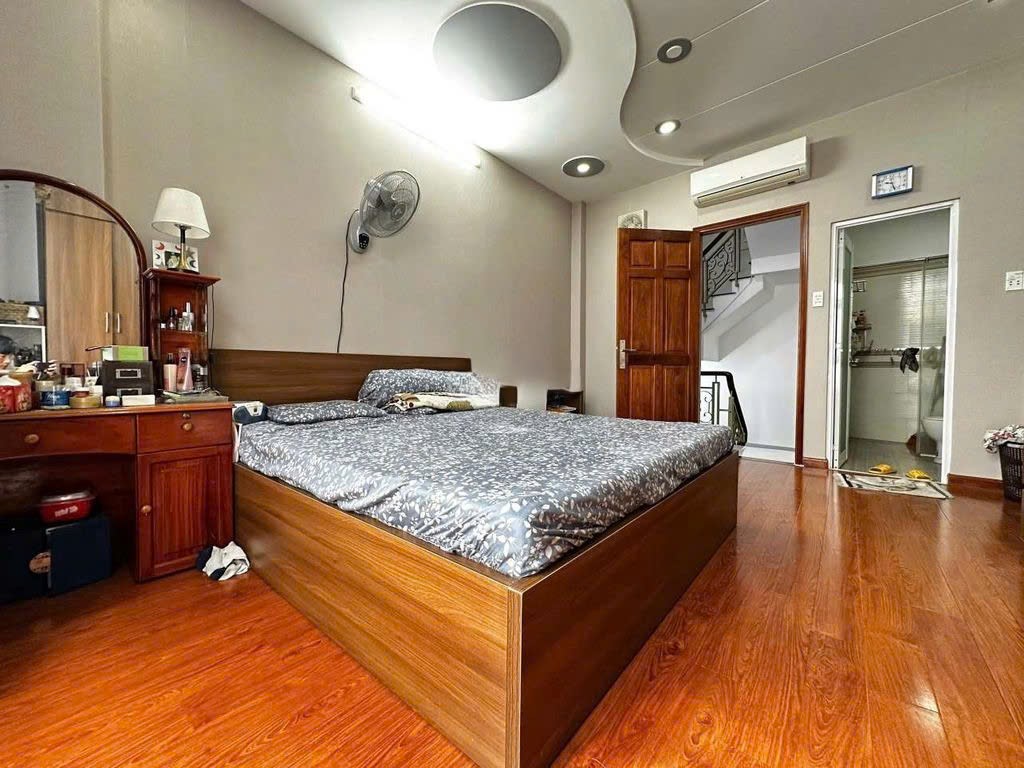 Nhà thuê tại Đường Huỳnh Văn Bánh, Phú Nhuận